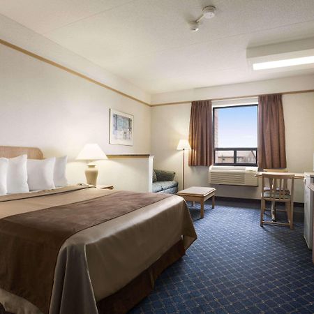 Travelodge By Wyndham Chatham Extérieur photo