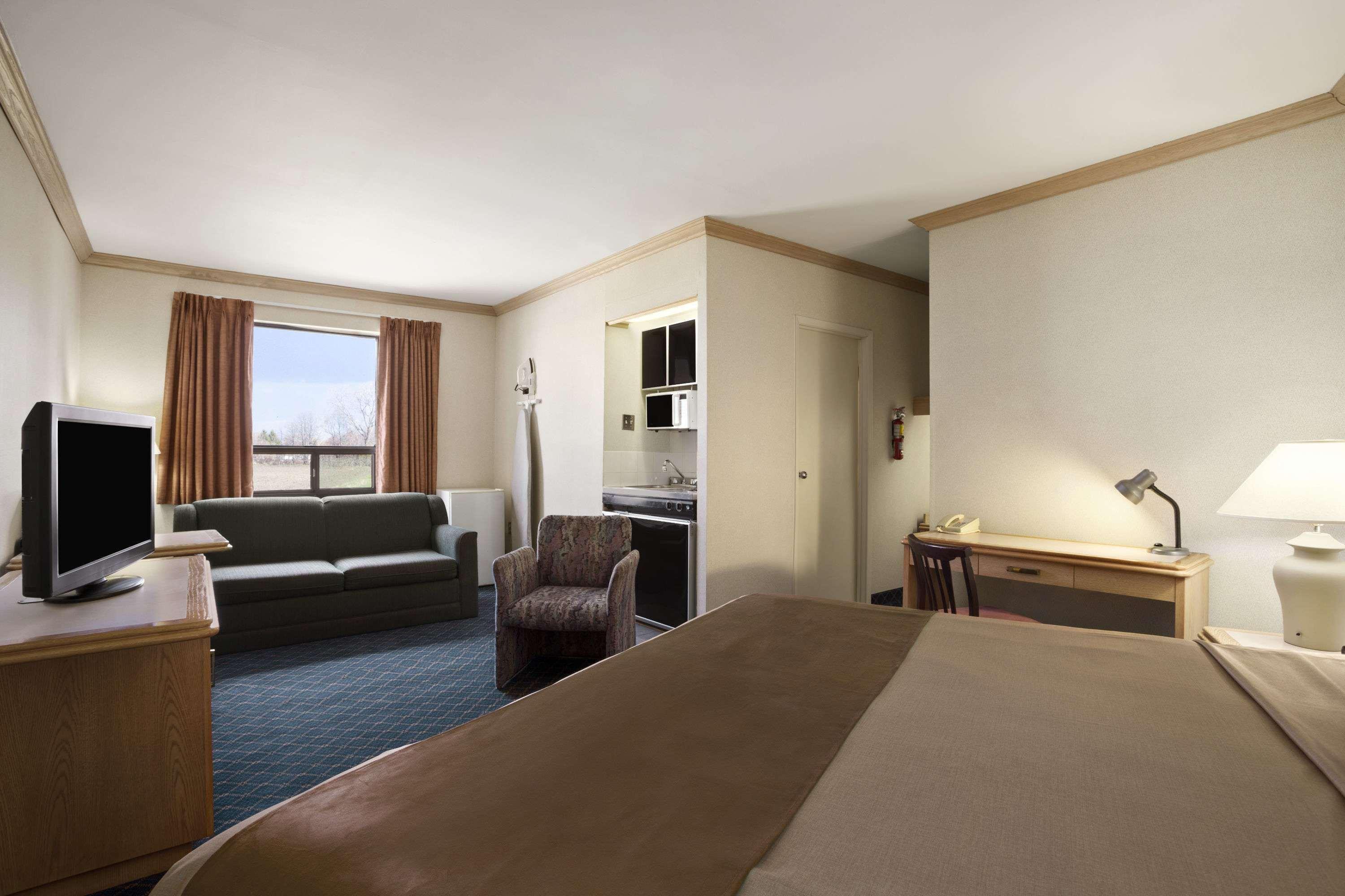 Travelodge By Wyndham Chatham Extérieur photo