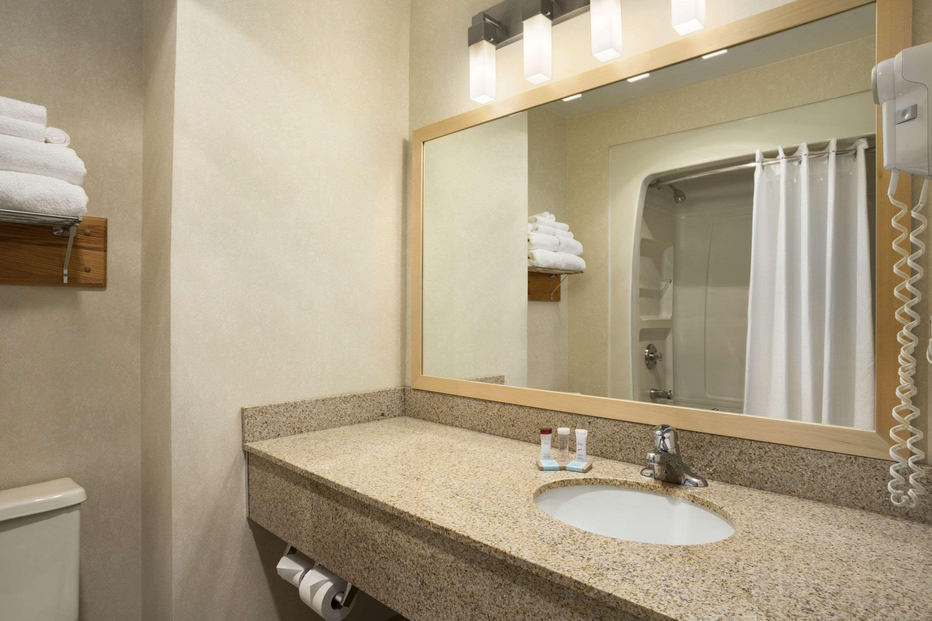 Travelodge By Wyndham Chatham Extérieur photo