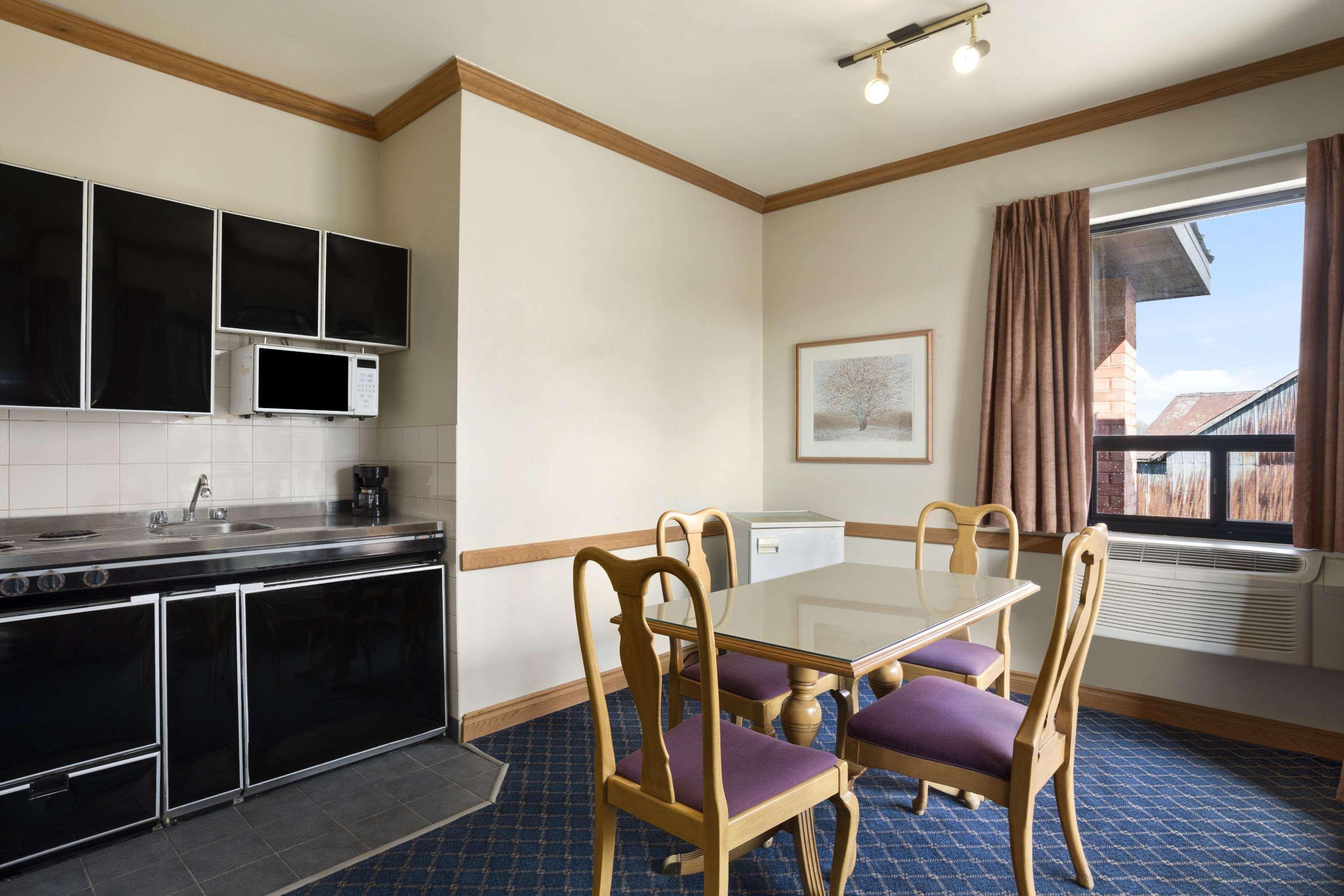 Travelodge By Wyndham Chatham Extérieur photo